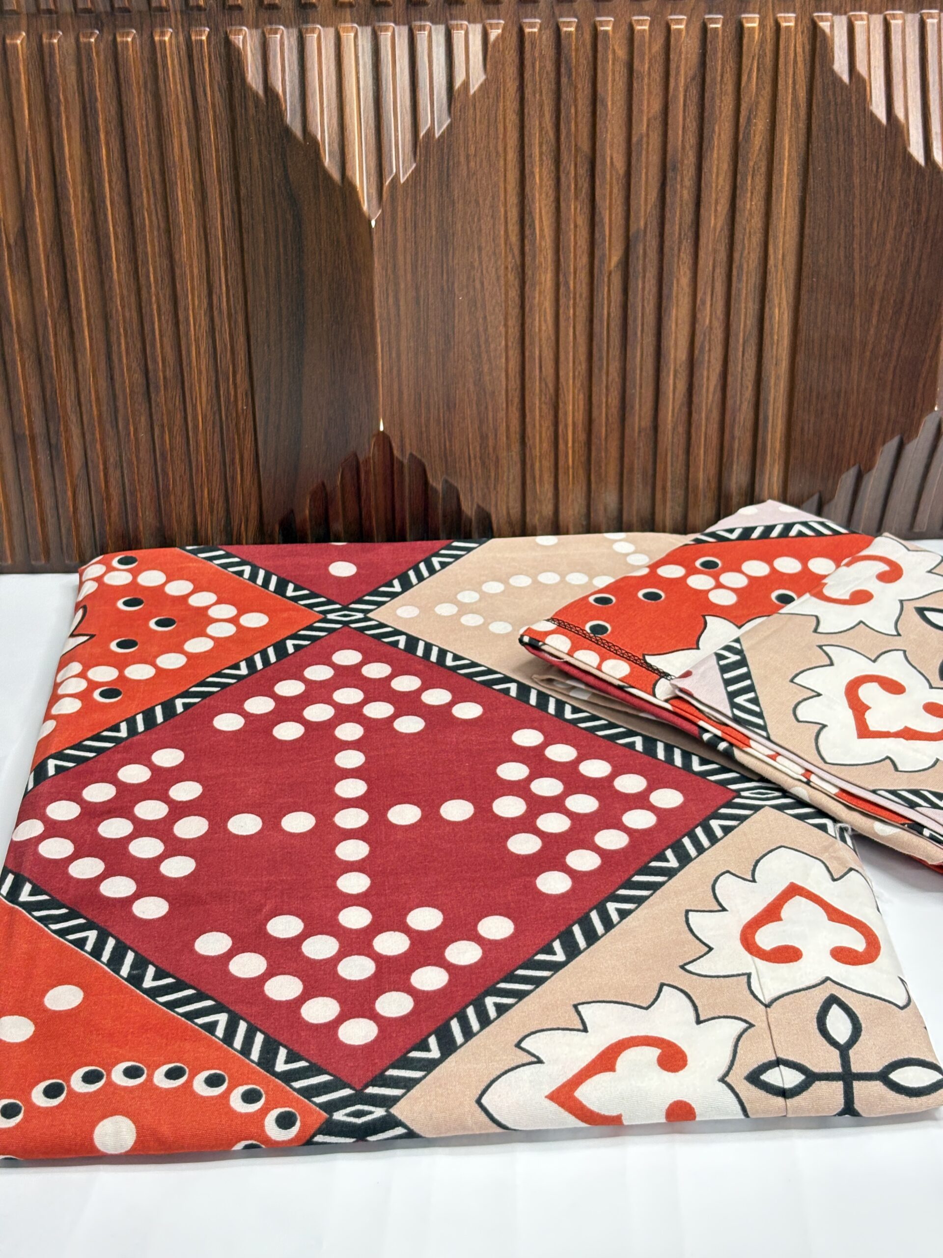 6X6 BEDSHEET WITH 2 PILLOW COVERS